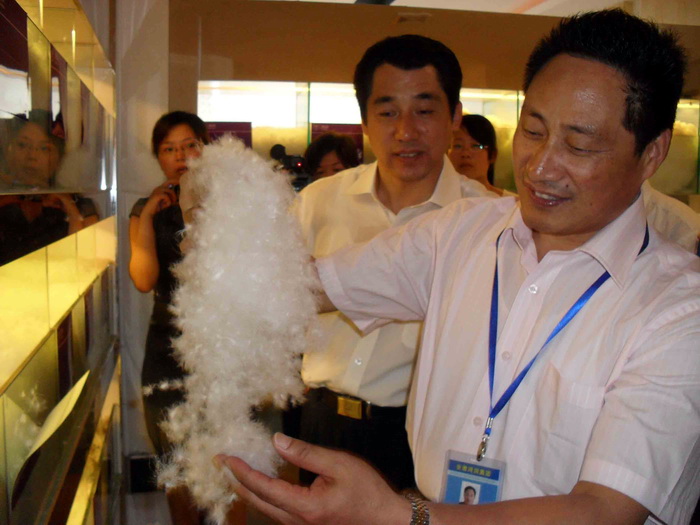 省商務(wù)廳張廳長及各位領(lǐng)導(dǎo)、專家蒞臨公司視察指導(dǎo)