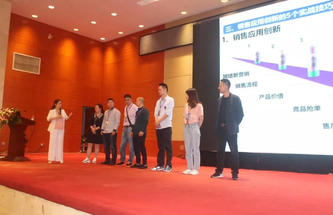 【匠心?絨耀】鴻潤(rùn)羽絨家紡第二十三屆招商會(huì)暨2019秋冬新品發(fā)布會(huì)完美收官！