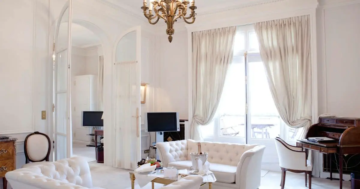 Discover the Top 9 Best Luxury Hotels in Paris!
